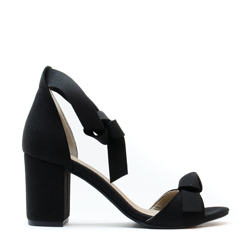 Estela - Black ankle strap sandal